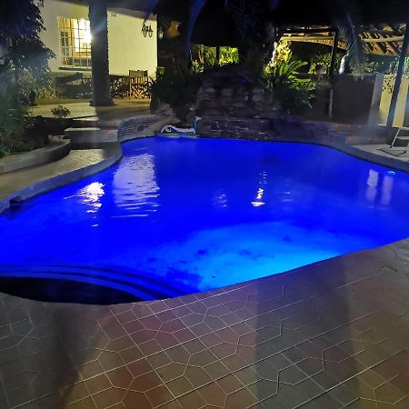 Parrot Lodge 불라와요 외부 사진