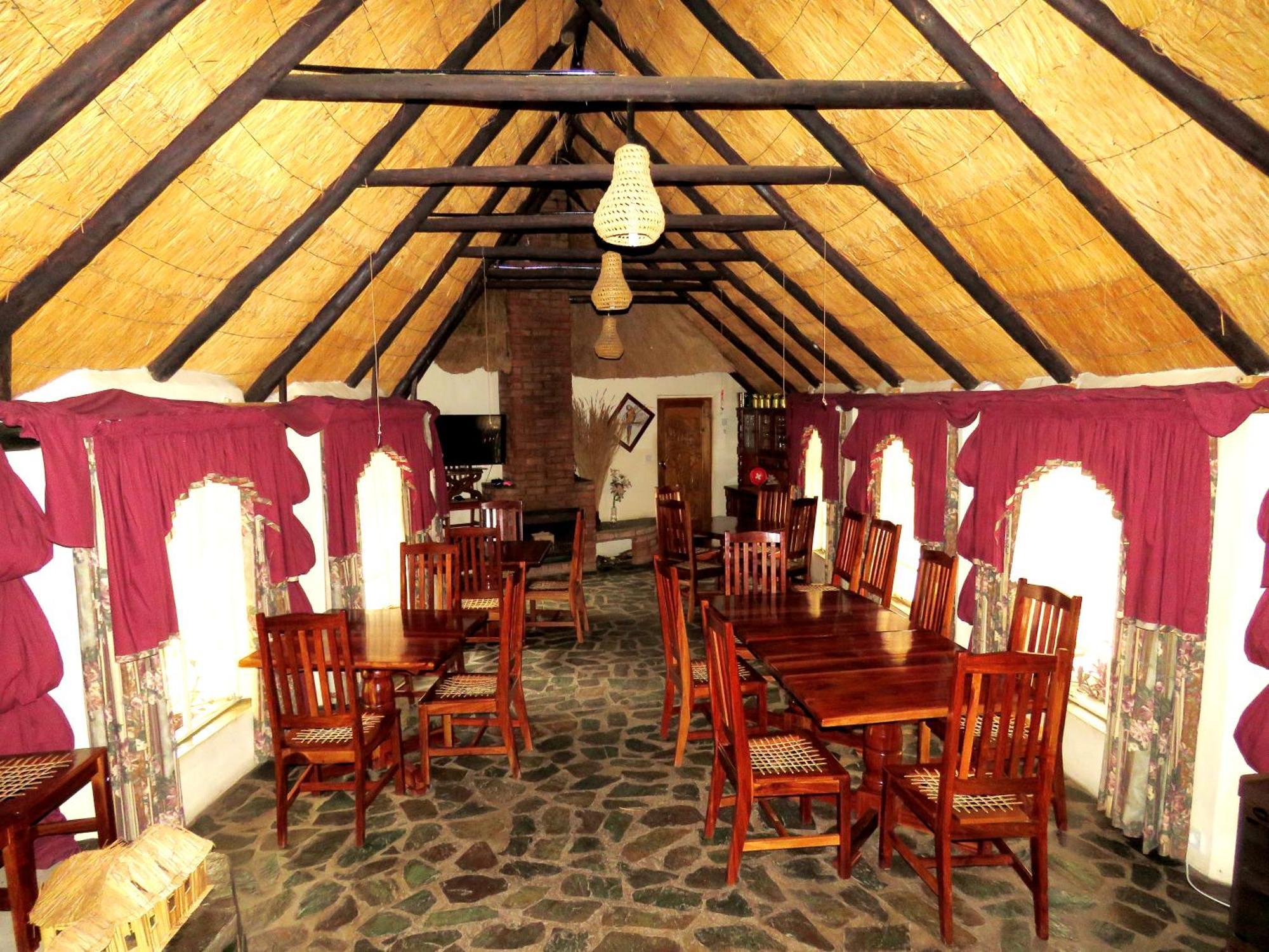 Parrot Lodge 불라와요 외부 사진