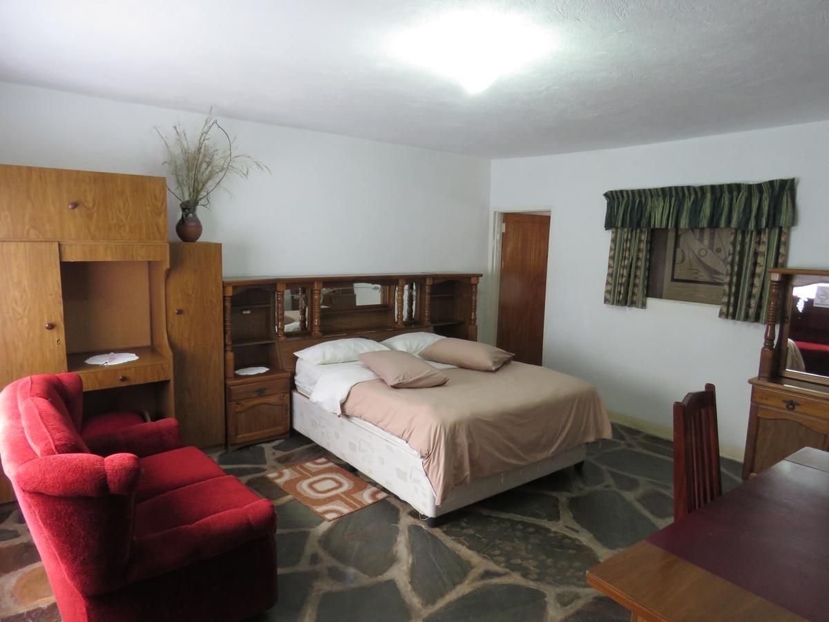 Parrot Lodge 불라와요 외부 사진