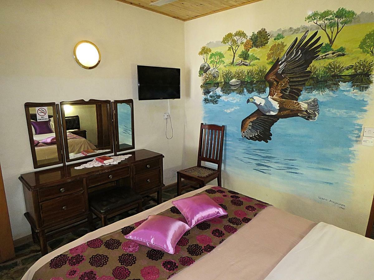 Parrot Lodge 불라와요 외부 사진