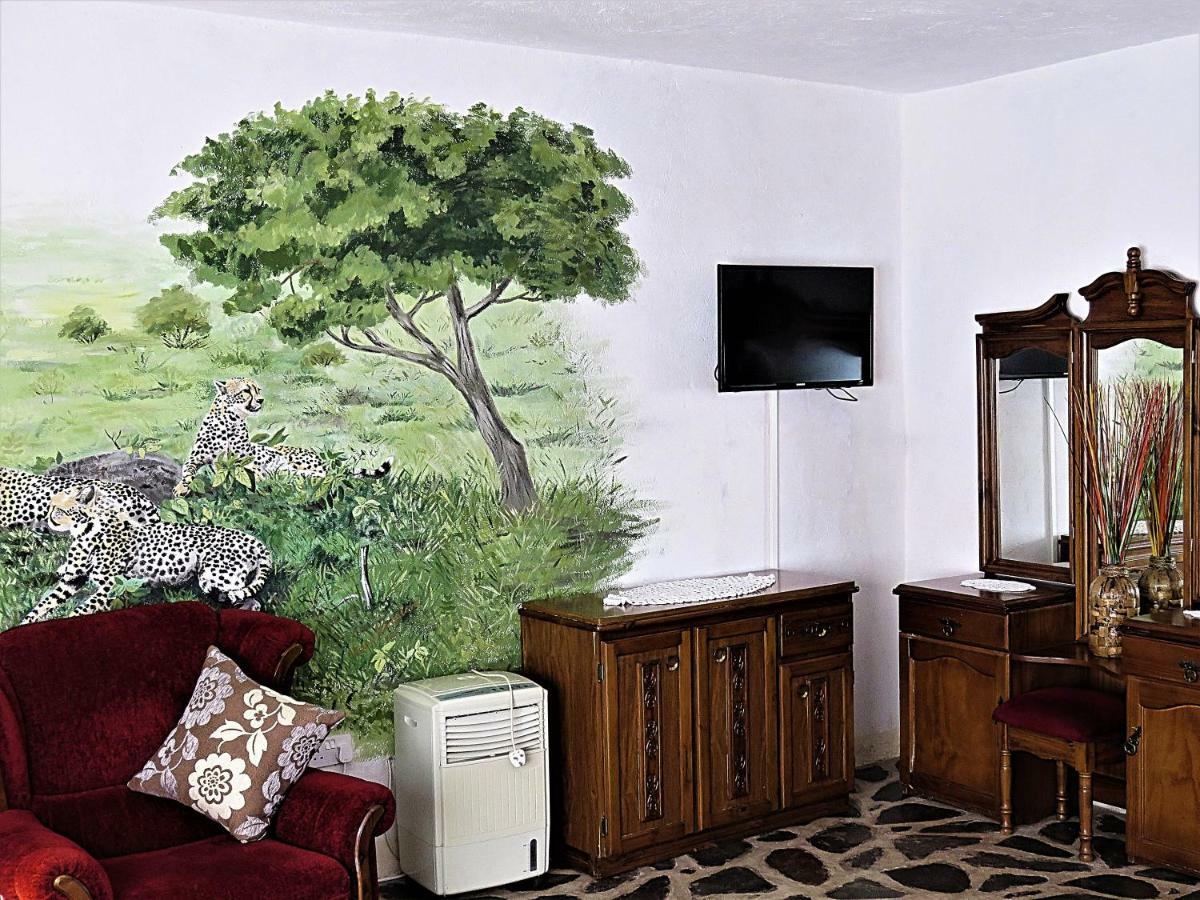 Parrot Lodge 불라와요 외부 사진
