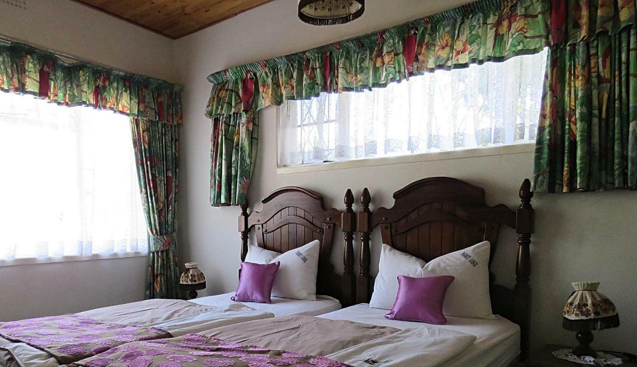 Parrot Lodge 불라와요 외부 사진