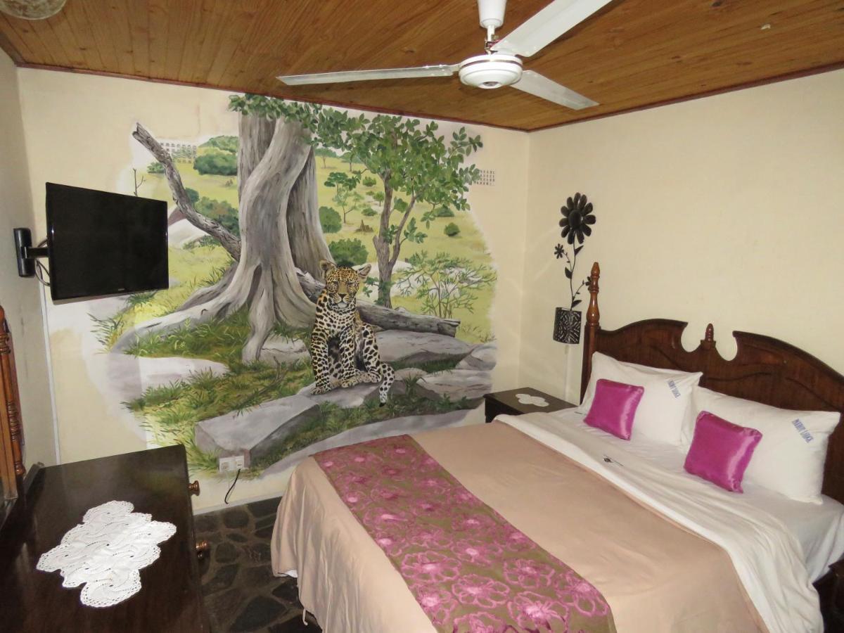Parrot Lodge 불라와요 외부 사진