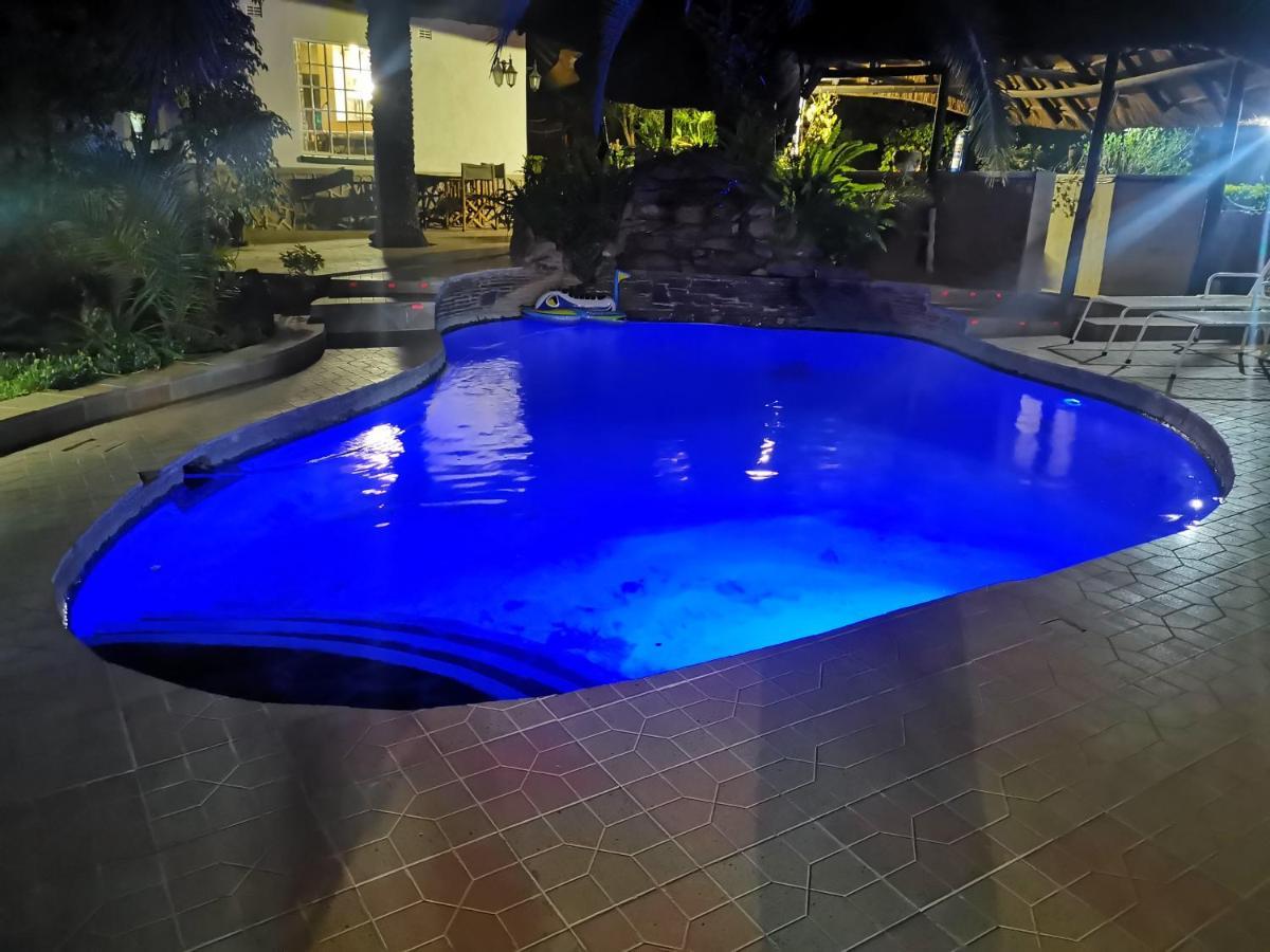 Parrot Lodge 불라와요 외부 사진